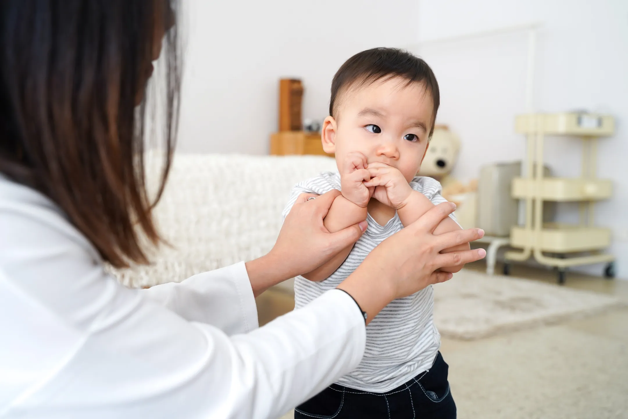 Child beating the thumb sucking habit